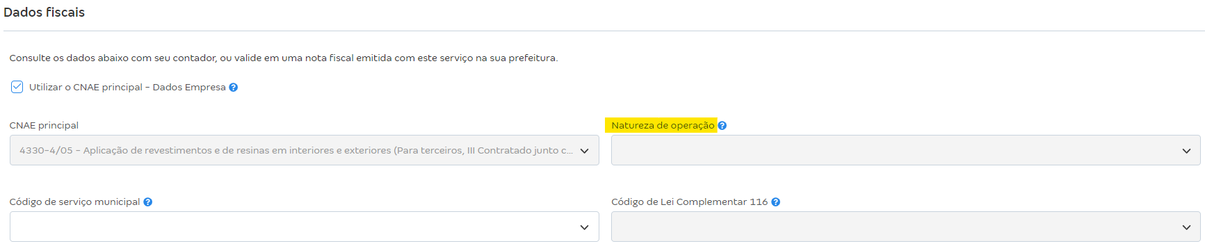 Tela com destaque para o campo Natureza de operação no cadastro do serviço.