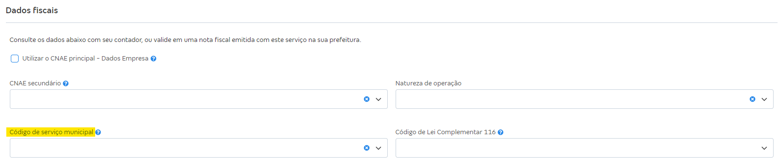 Tela com destaque para o campo Código de serviço municipal no cadastro do serviço.
