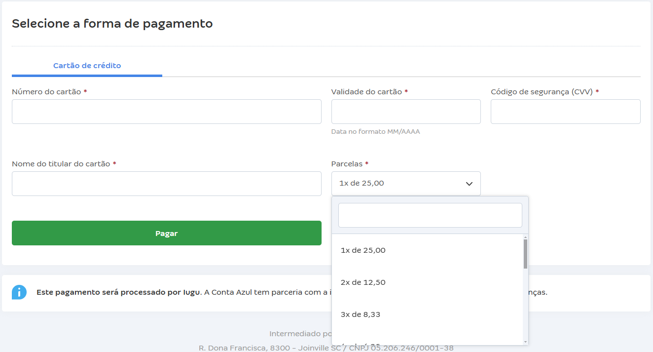 Tela da fatura do link de pagamento da Conta Azul com pagamento via Cartão de crédito com destaque para o campo Parcelas.