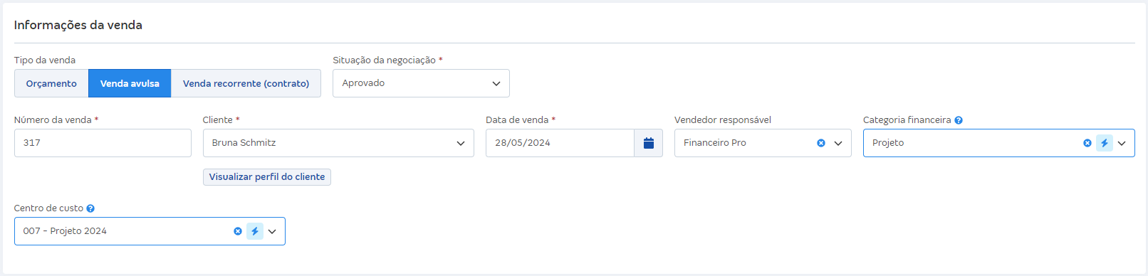 Tela de cadastro de nova venda com destaque para a seção Informações da venda, exibindo campos como Tipo da venda, Situação da negociação, Número, Cliente, Data da venda, Vendedor responsável, Categoria financeira e Centro de custo.
